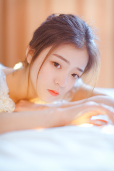 乌鸦嘴妙女郎